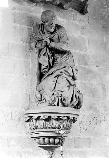 Saint Pierre, statue