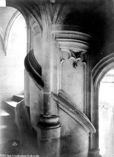 Escalier conduisant à la salle synodale