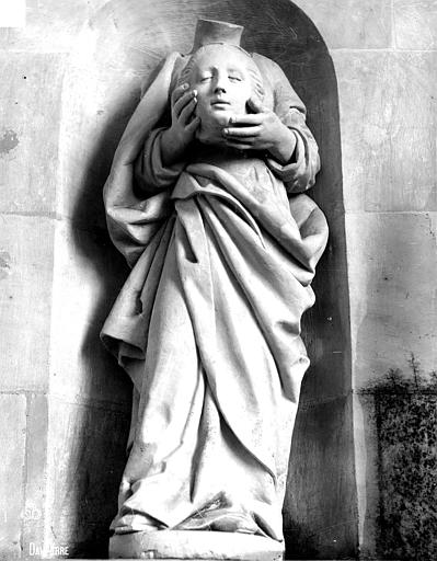 Saint Eustache, statue