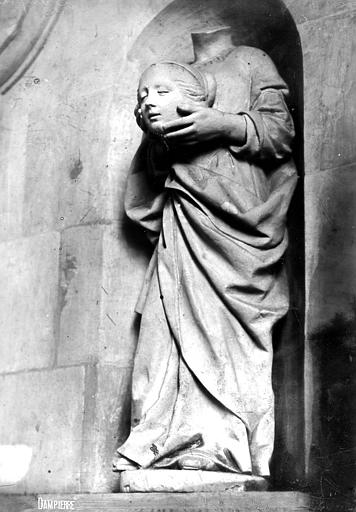 Saint Eustache, statue