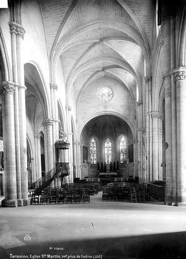 Nef, vue de l'entrée