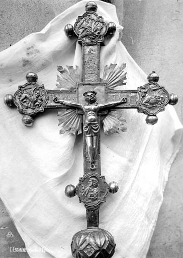 Croix processionnelle en argent repoussé en partie doré