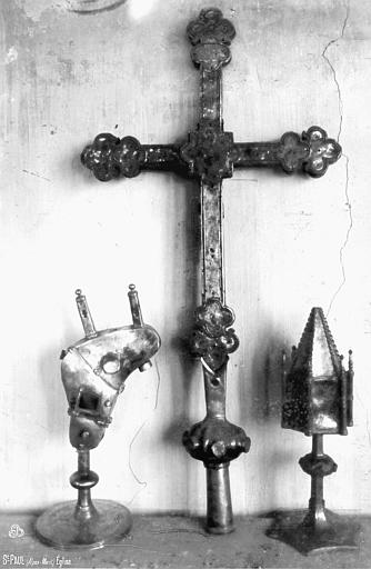 Croix reliquaire en argent et cuivre doré hexagonal - © Ministère de la Culture (France), Médiathèque du patrimoine et de la photographie, diffusion RMN-GP