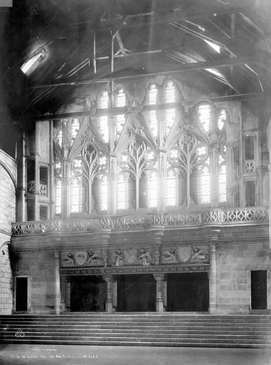 Salle des Pas-Perdus, pignon et cheminée