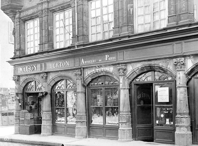 Façade sur rue, côté nord : Rez-de-chaussée