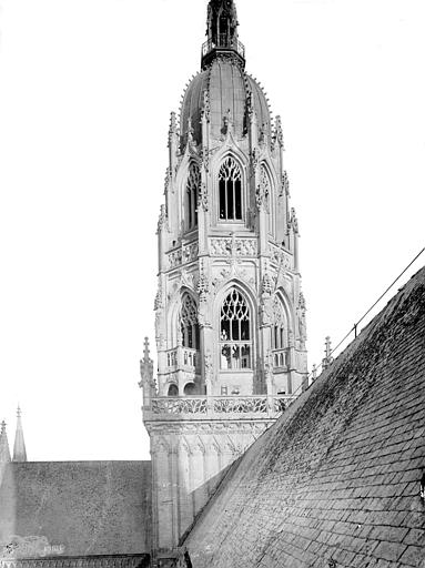 Tour de la croisée du transept