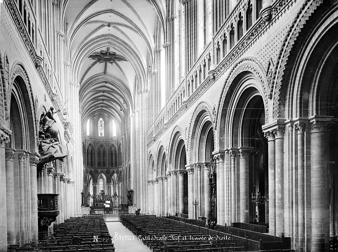 Vue intérieure de la nef, vers le sud-est