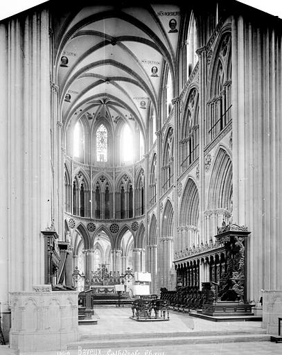 Vue intérieure du choeur