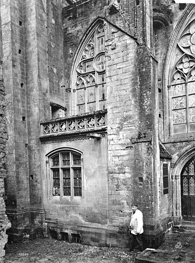 Façade nord : partie du transept et sacristie