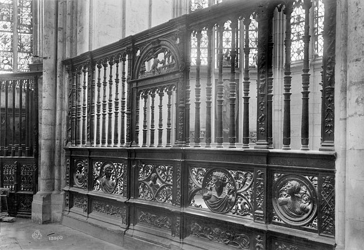 Clôture en bois d'une chapelle