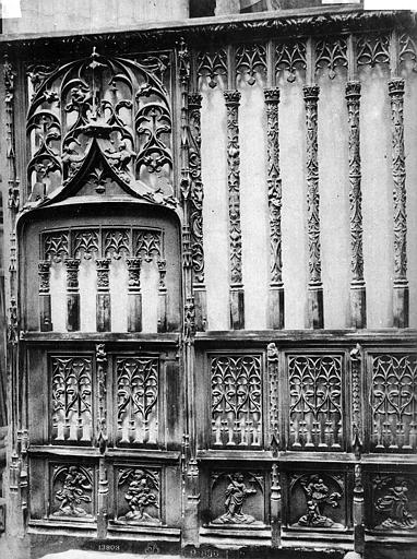 Clôture en bois d'une chapelle