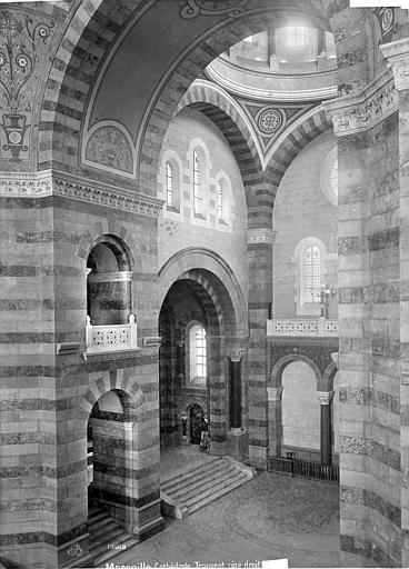 Vue intérieure du transept est