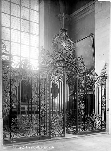 Grille d'une chapelle