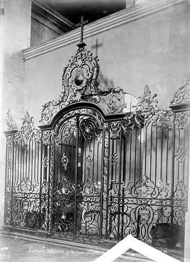 Grille d'une chapelle