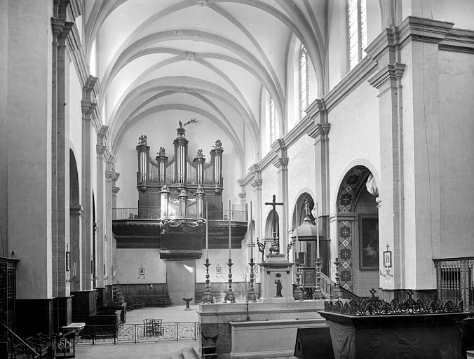 Vue intérieure de la nef, vers l'ouest