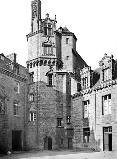 Cour intérieure : tour