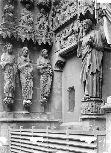 Portail gauche du transept nord : Statues de l'ébrasement gauche et du trumeau