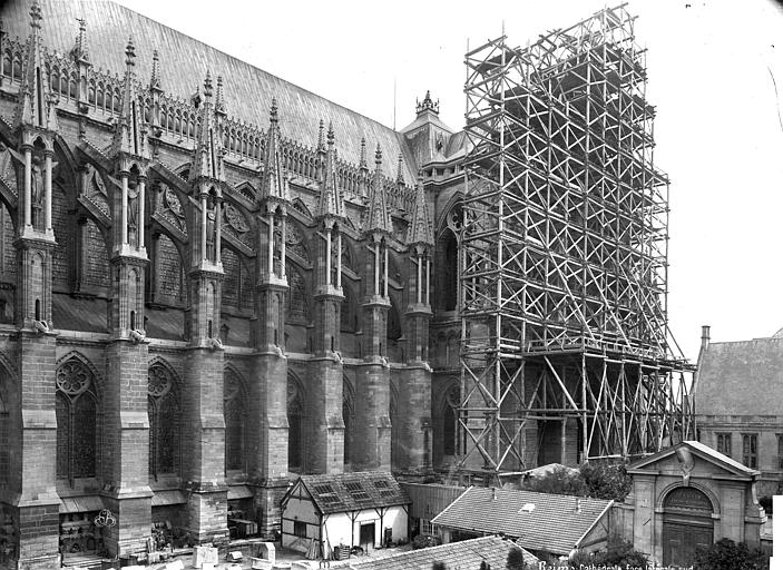 Façade sud : partie est