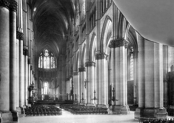 Vue intérieure de la nef, vers le choeur