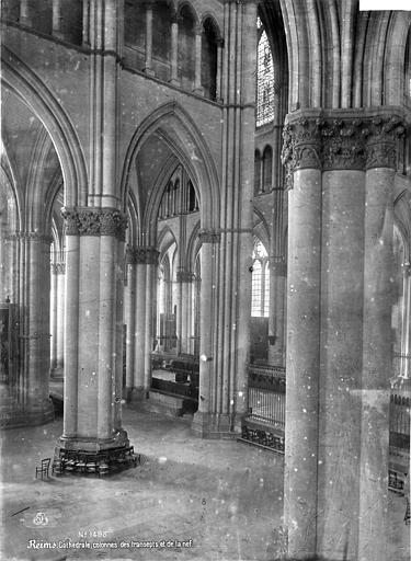 Vue intérieure du transept sud, vers le nord-ouest : colonnes