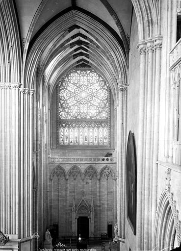 Vue intérieure du transept nord, prise de la tribune