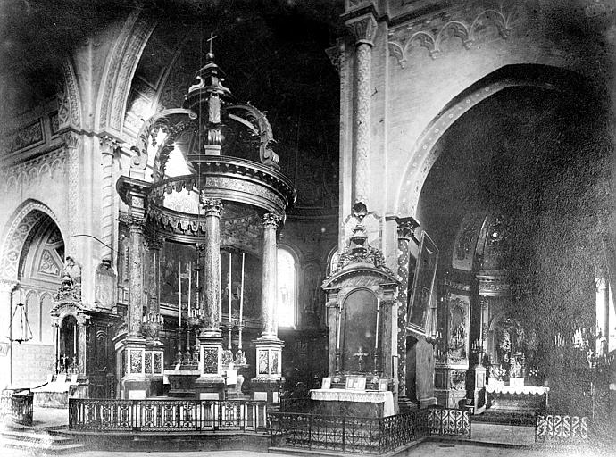 Vue intérieure du choeur et de la chapelle absidale sud