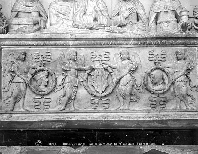 Saint-Sépulcre, le Sarcophage. Groupe sculpté en marbre de la Mise au tombeau : Frise du sarcophage