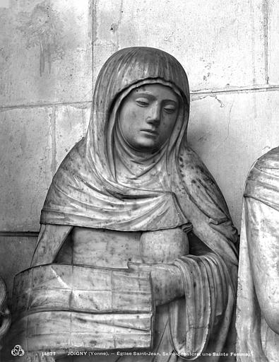 Saint-Sépulcre, une sainte femme. Groupe sculpté en marbre de la Mise au tombeau : une sainte femme