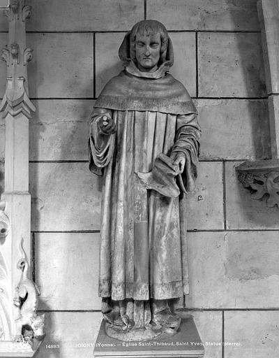 Statue en pierre : Saint Yves