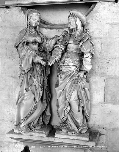 Groupe sculpté en pierre : La Visitation