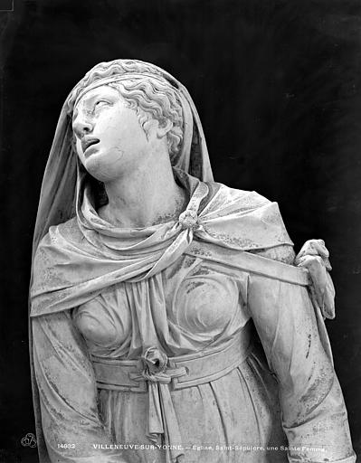 Saint-Sépulcre, une sainte femme. Groupe sculpté de la Mise au tombeau : une sainte femme