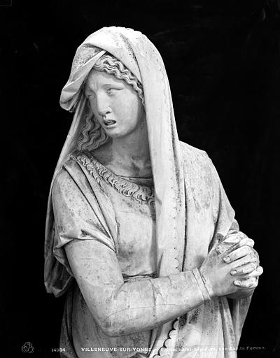 Saint-Sépulcre, une sainte femme. Groupe sculpté de la Mise au tombeau : une sainte femme