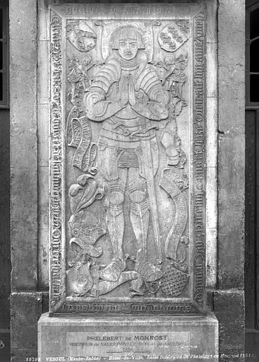 Stèle funéraire de Philibert de Monrost