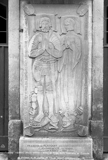 Stèle funéraire de François de Plaisant et de Jeanne de Vie