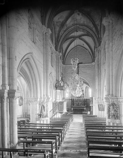 Vue intérieure de la nef, vers le choeur