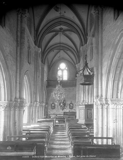 Vue intérieure de la nef, vers l'ouest