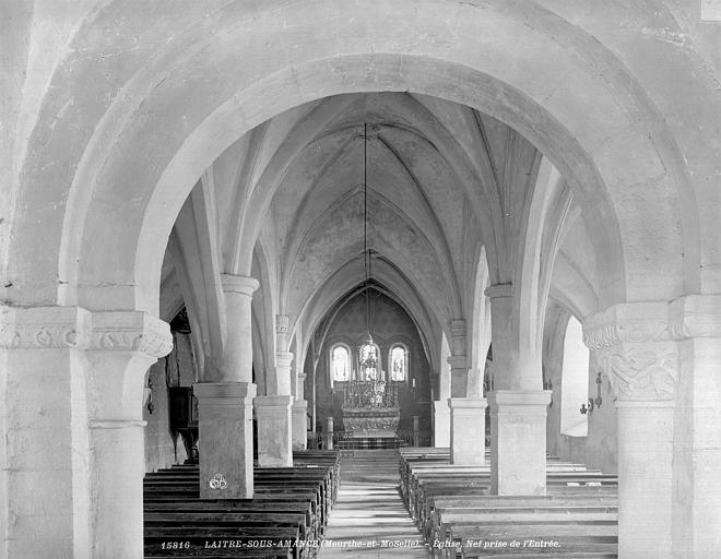 Vue intérieure de la nef, vers le choeur