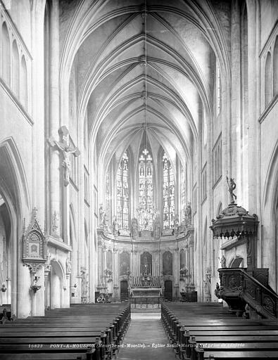 Vue intérieure de la nef, vers le choeur