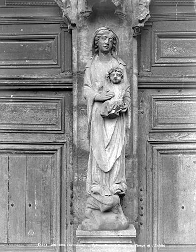 Portail de la façade ouest : Statue de la Vierge à l'Enfant au trumeau