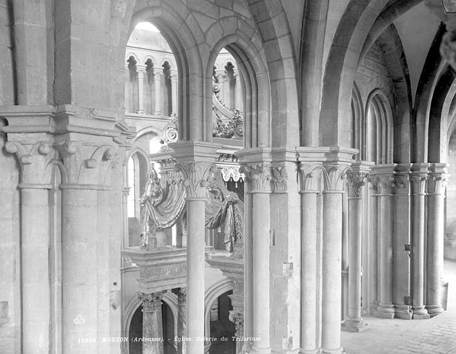 Vue intérieure de la galerie du triforium