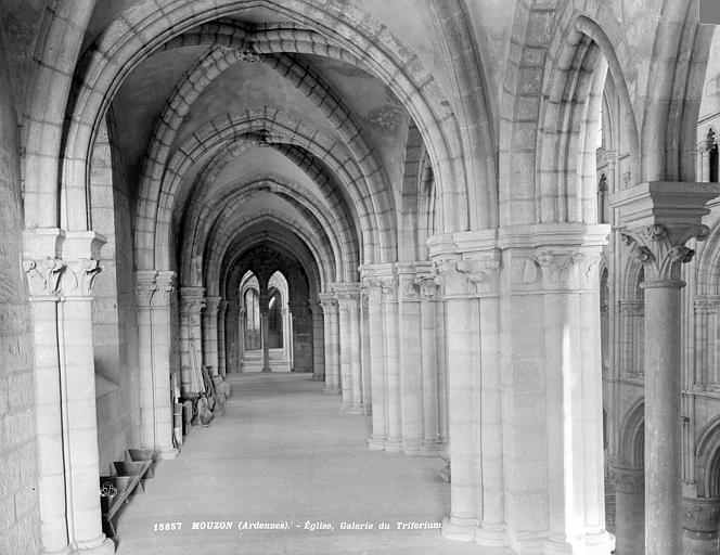 Vue intérieure de la galerie du triforium