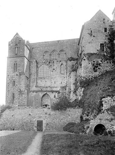 Merveille : Cloître et charnier, côté ouest