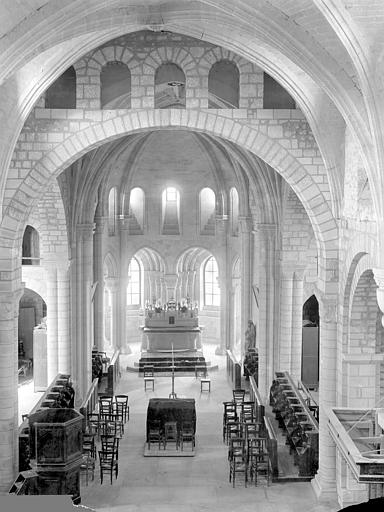 Eglise : vue intériere du choeur