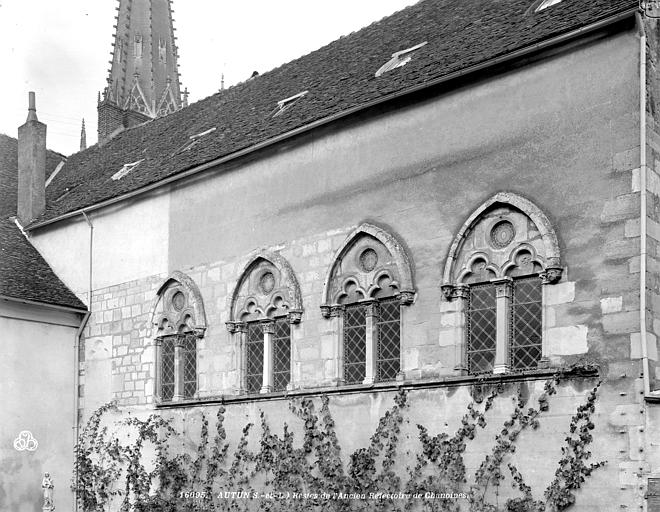 Restes de l'ancien réfectoire des chanoines : façade