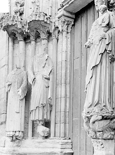 Portail de la façade ouest : Statues de l'ébrasement gauche