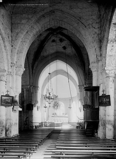 Vue intérieure de la nef vers le choeur