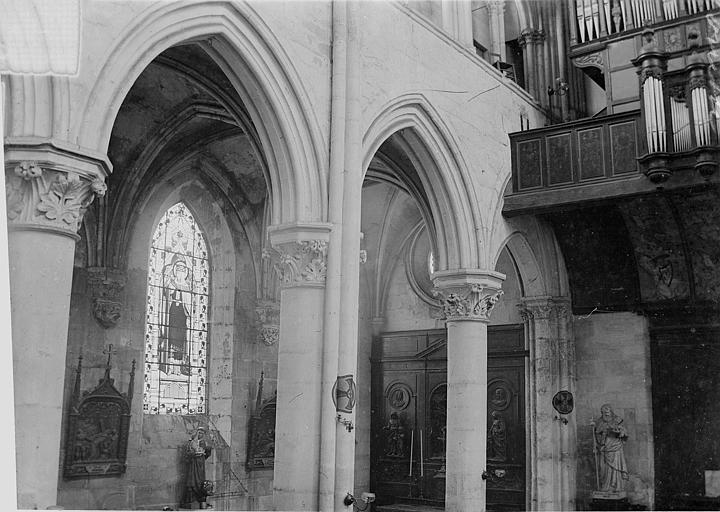 Vue intérieure de la nef, côté nord-ouest : Grandes arcades