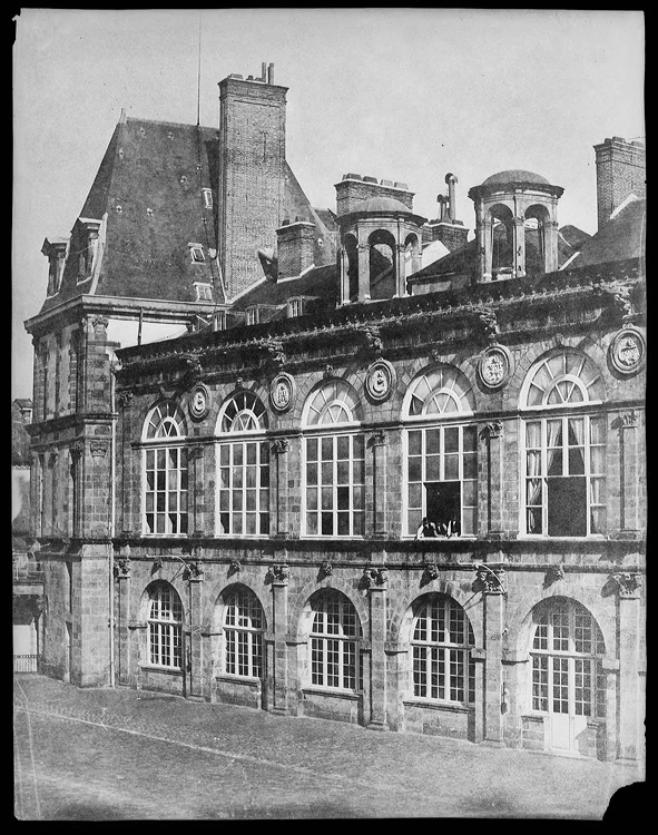 Façade sur la cour ovale