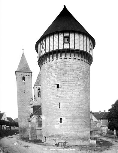 Vue d'ensemble de la tour et clocher de l'église