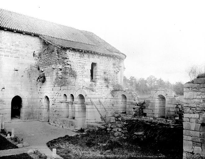 Salle capitulaire : Façade sur le cloître